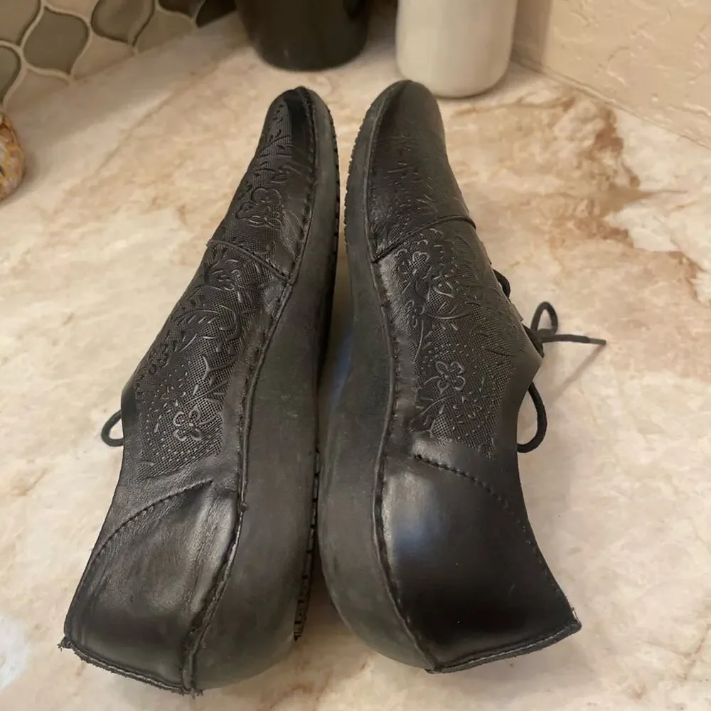 Propet Black Embossed Leather casual comfort Shoes 9-1/2